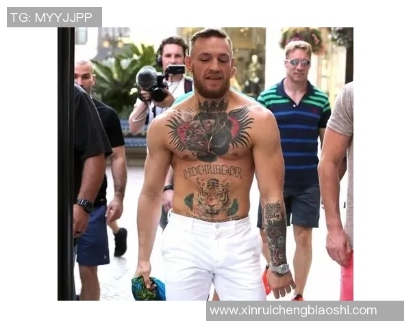 足球明星女神的后背纹身艺术展现个性与魅力 足球明星女神的后背纹身艺术展现个性与魅力